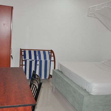 The Fence Bed & Breakfast Бентота Екстериор снимка