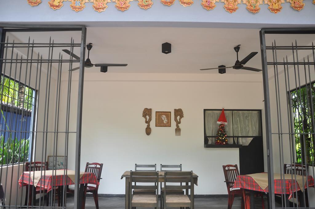 The Fence Bed & Breakfast Бентота Екстериор снимка