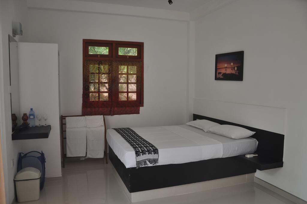 The Fence Bed & Breakfast Бентота Екстериор снимка