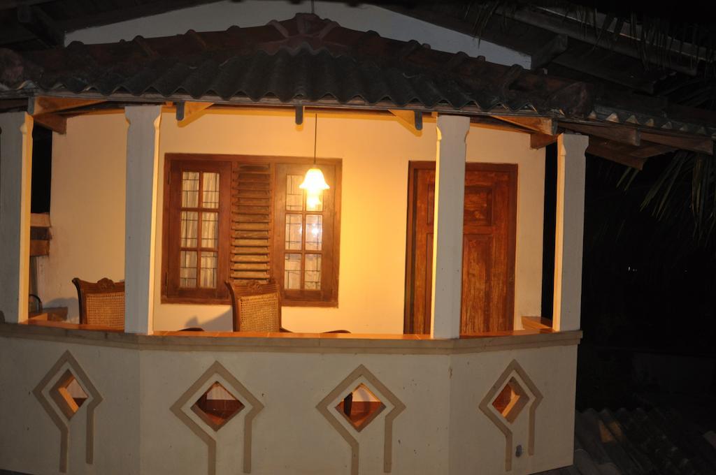 The Fence Bed & Breakfast Бентота Екстериор снимка