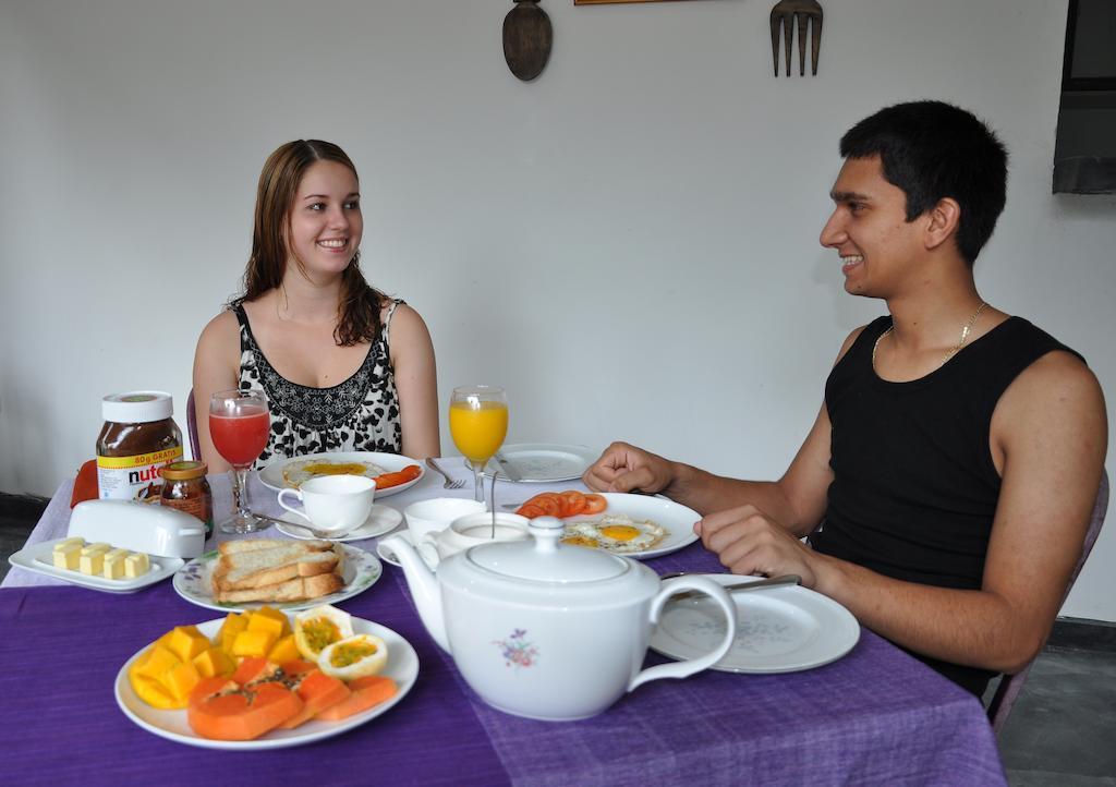 The Fence Bed & Breakfast Бентота Екстериор снимка
