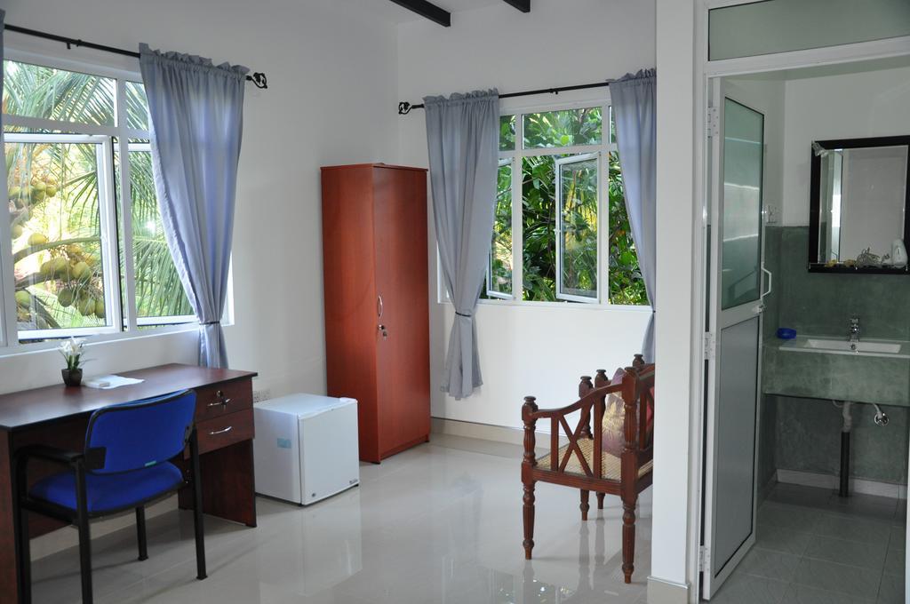 The Fence Bed & Breakfast Бентота Екстериор снимка