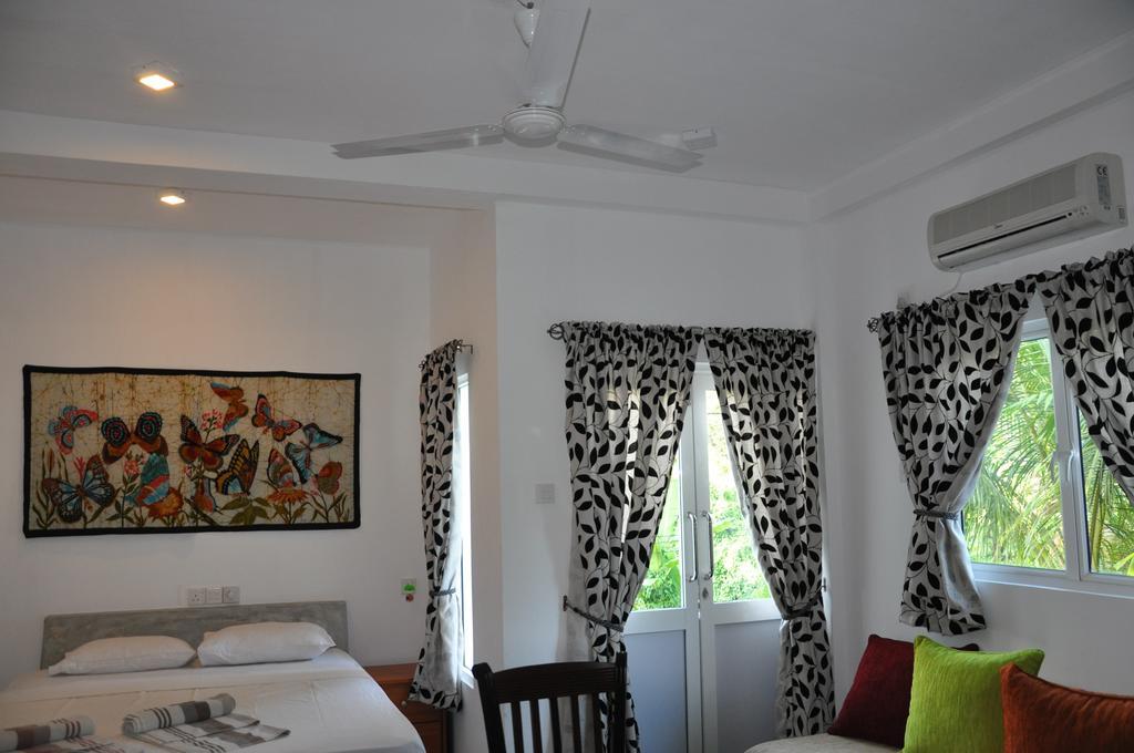 The Fence Bed & Breakfast Бентота Екстериор снимка