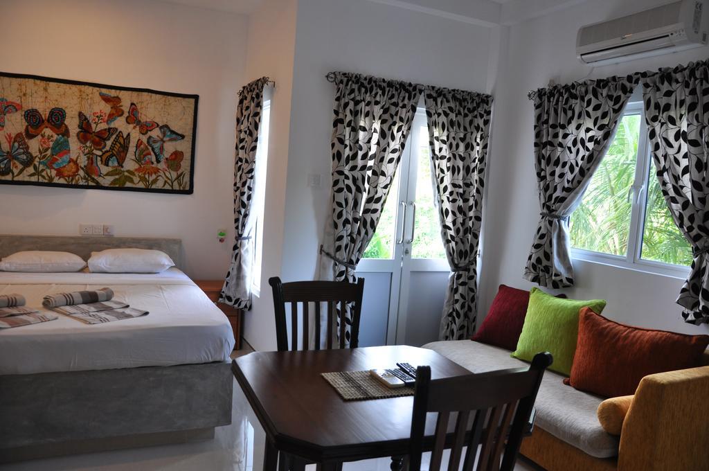 The Fence Bed & Breakfast Бентота Екстериор снимка
