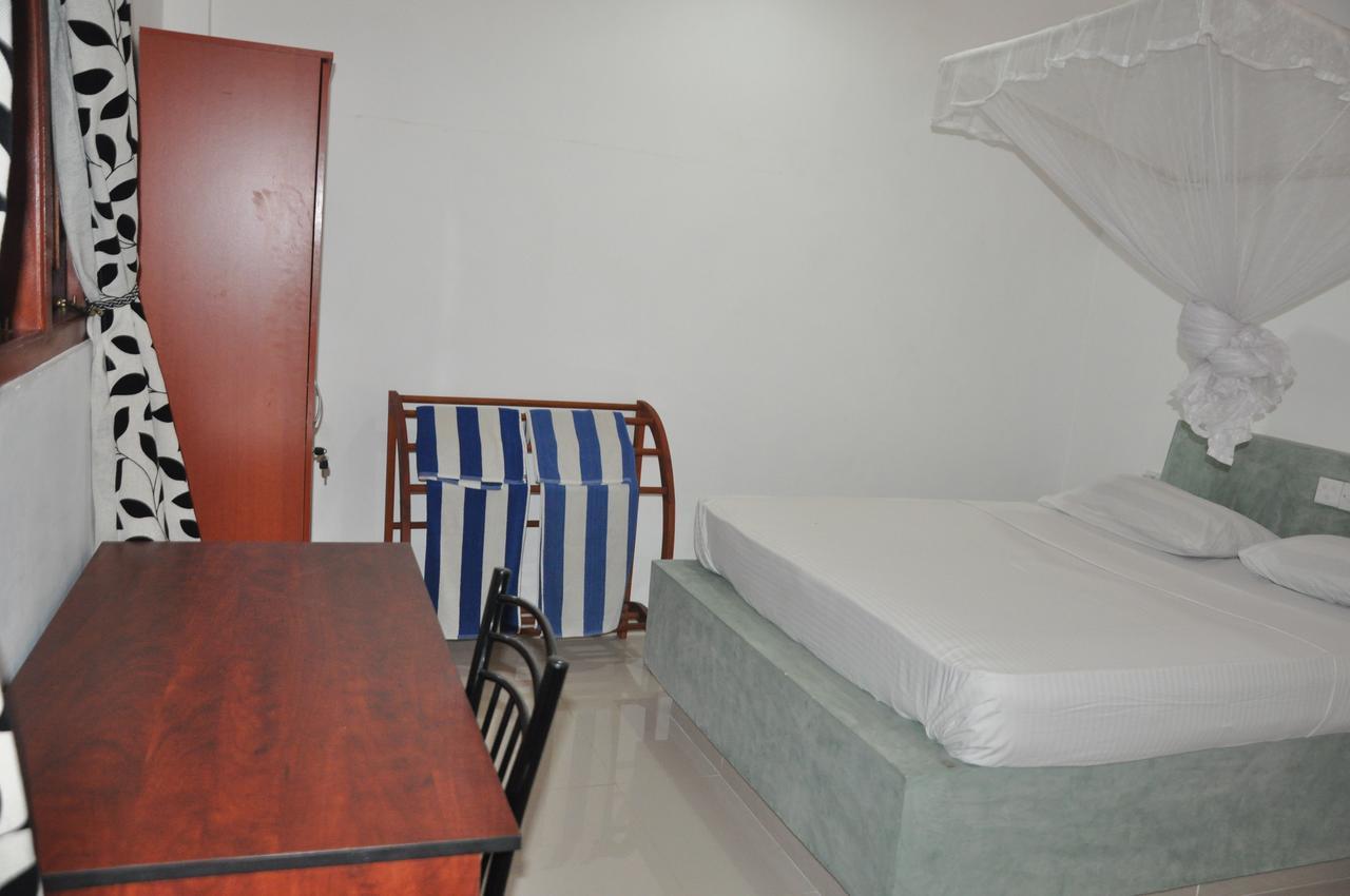 The Fence Bed & Breakfast Бентота Екстериор снимка