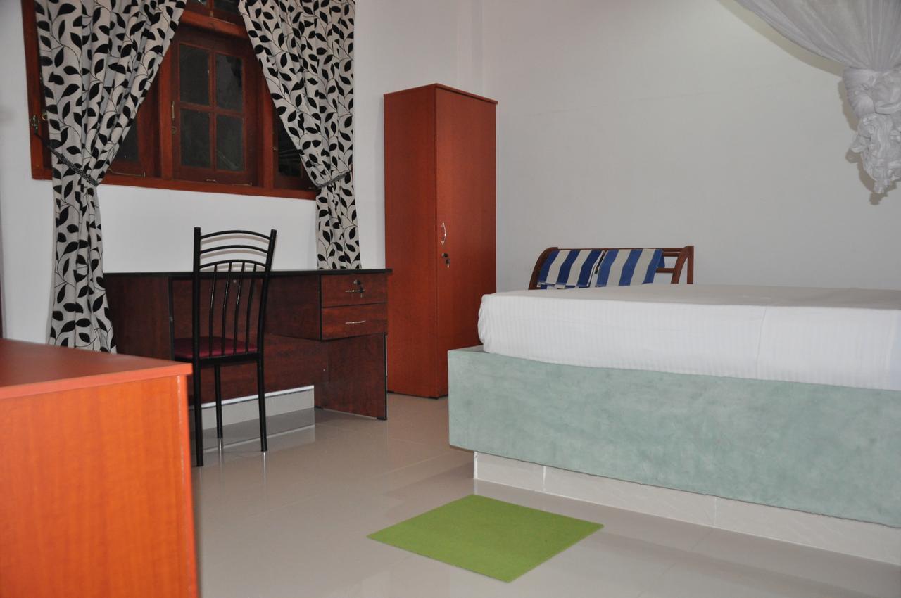 The Fence Bed & Breakfast Бентота Екстериор снимка